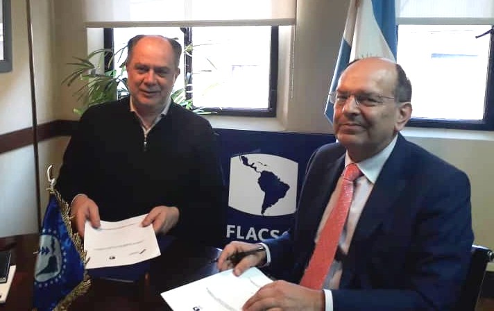 SELA y FLACSO firman convenio para promover el conocimiento económico y social, sostenible e inclusivo