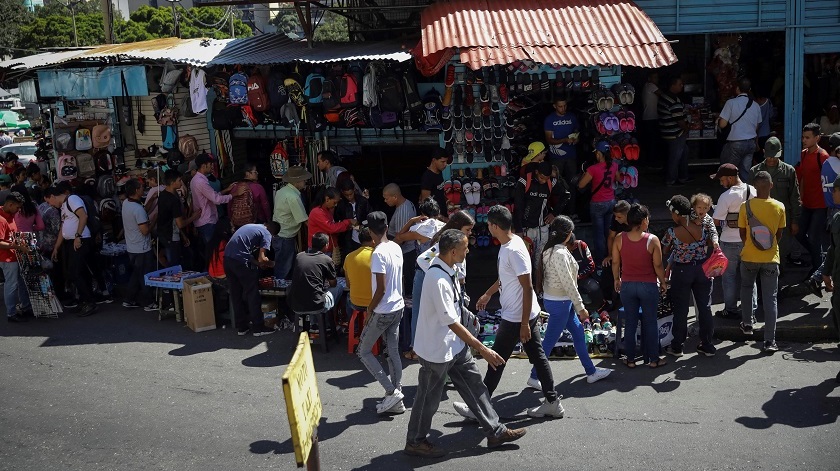 La inflación de noviembre en Venezuela le recuerda a sus ciudadanos que están lejos de superar la crisis