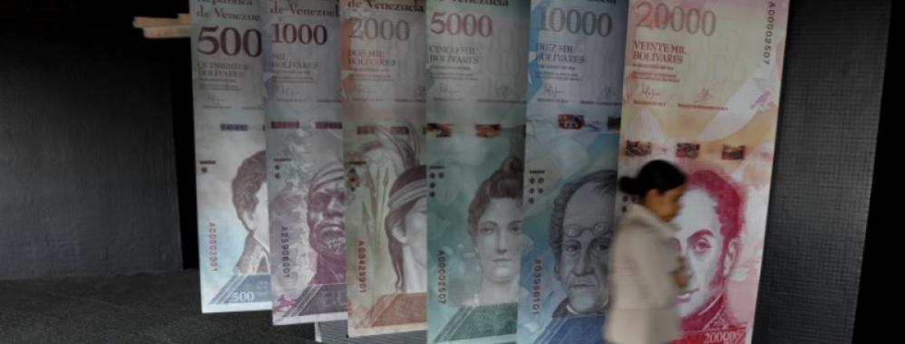 Bancos venezolanos comienzan a guardar dólares en medio de la liberalización permitida por Gobierno