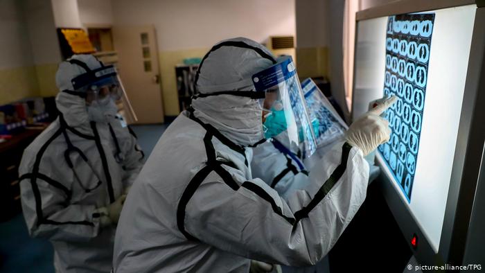 China registra casi medio millar de muertes por nuevo coronavirus