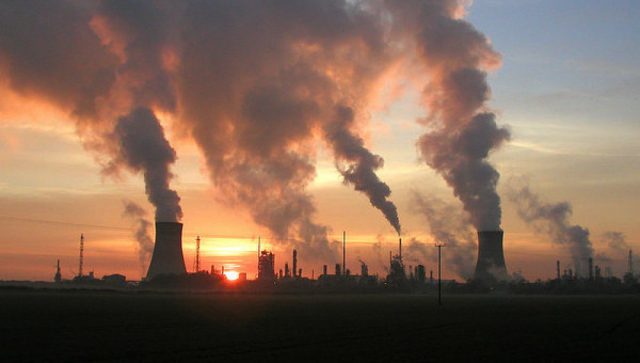 Polución del aire por energía fósil causa pérdidas de 2,9 billones de dólares