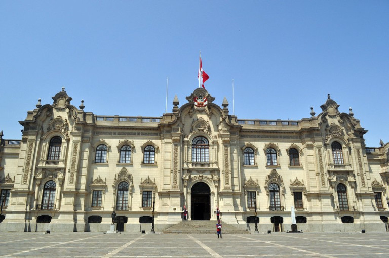 Gobierno confirma fin de cuarentena pero sigue toque de queda en Perú