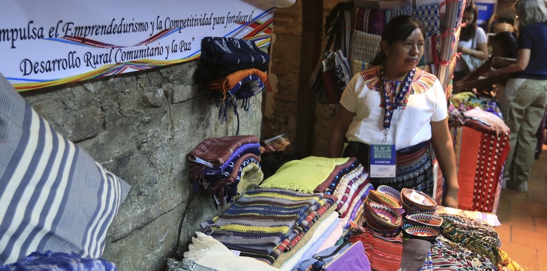 Colombia: Gobierno lanza línea de microcréditos para pequeños negocios formales e informales