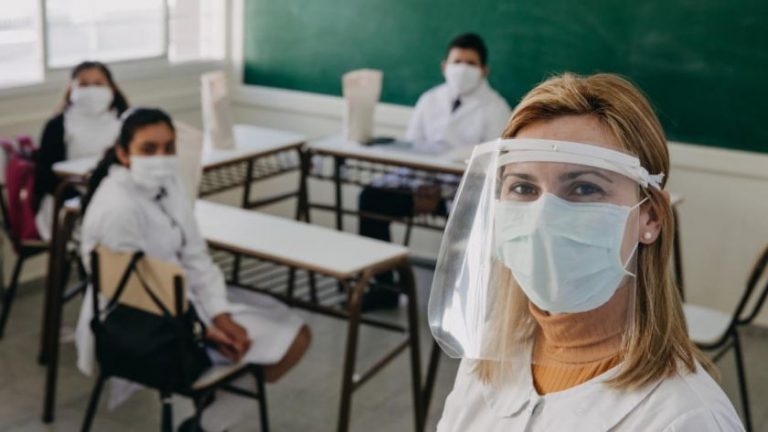 Unesco: La pandemia afecta a 63 millones de maestros