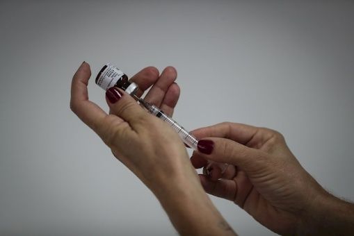  Estados brasileños inician inmunización contra COVID-19 con vacuna china CoronaVac