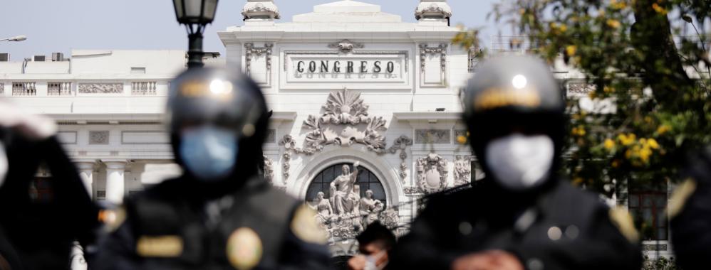Perú amanece acéfalo, sin presidente ni jefe del Congreso