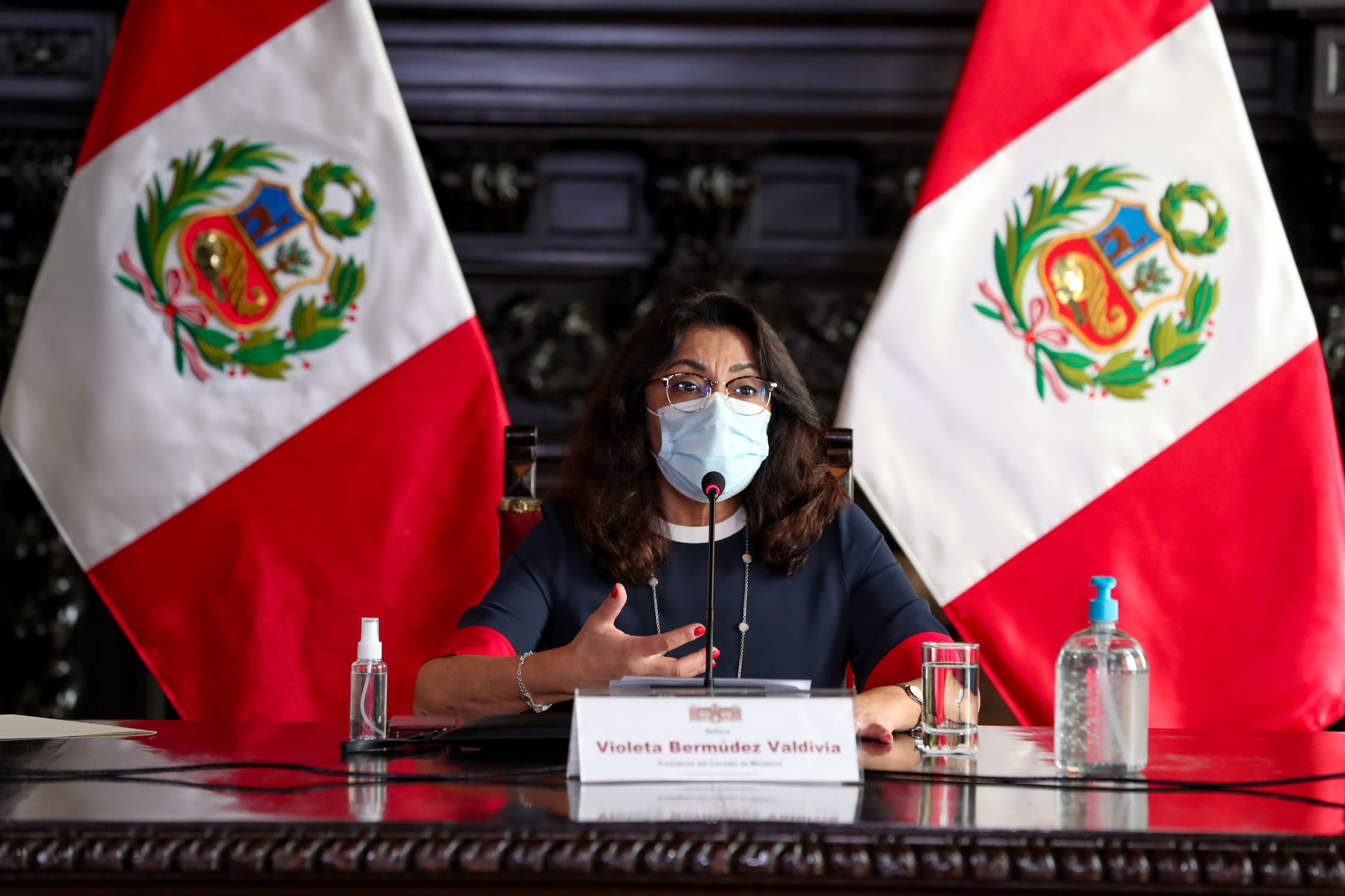 Primera ministra peruana pide al país confiar en eficacia de vacunas adquiridas 