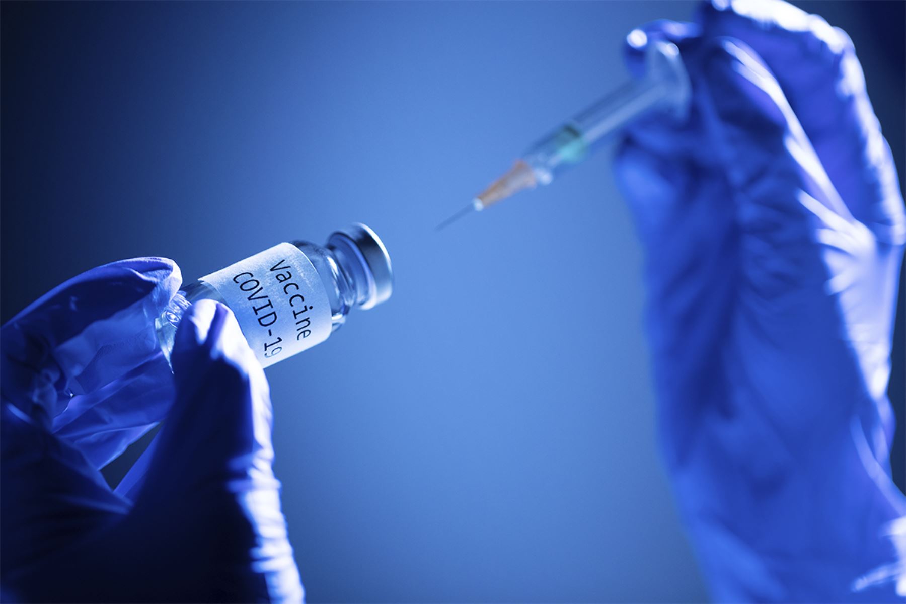 Cinco países acuerdan aprobación express de vacunas contra las variantes del coronavirus