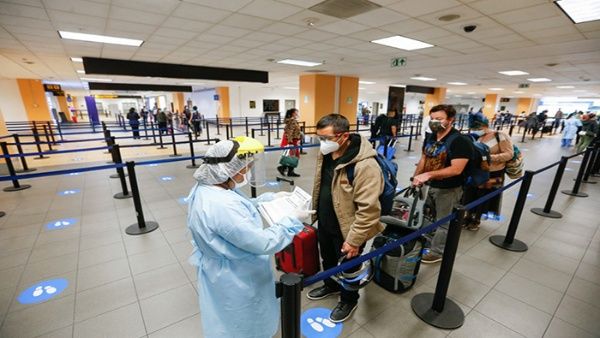 Perú amplía suspensión de vuelos desde Reino Unido y tres países más