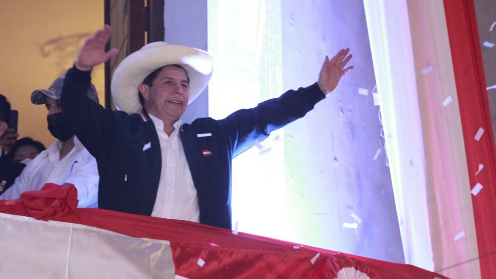 Castillo asume la Presidencia de Perú en medio de interrogantes