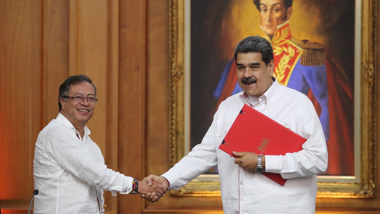 Presidentes de Venezuela y Colombia acuerdan avanzar hacia la "integración total"