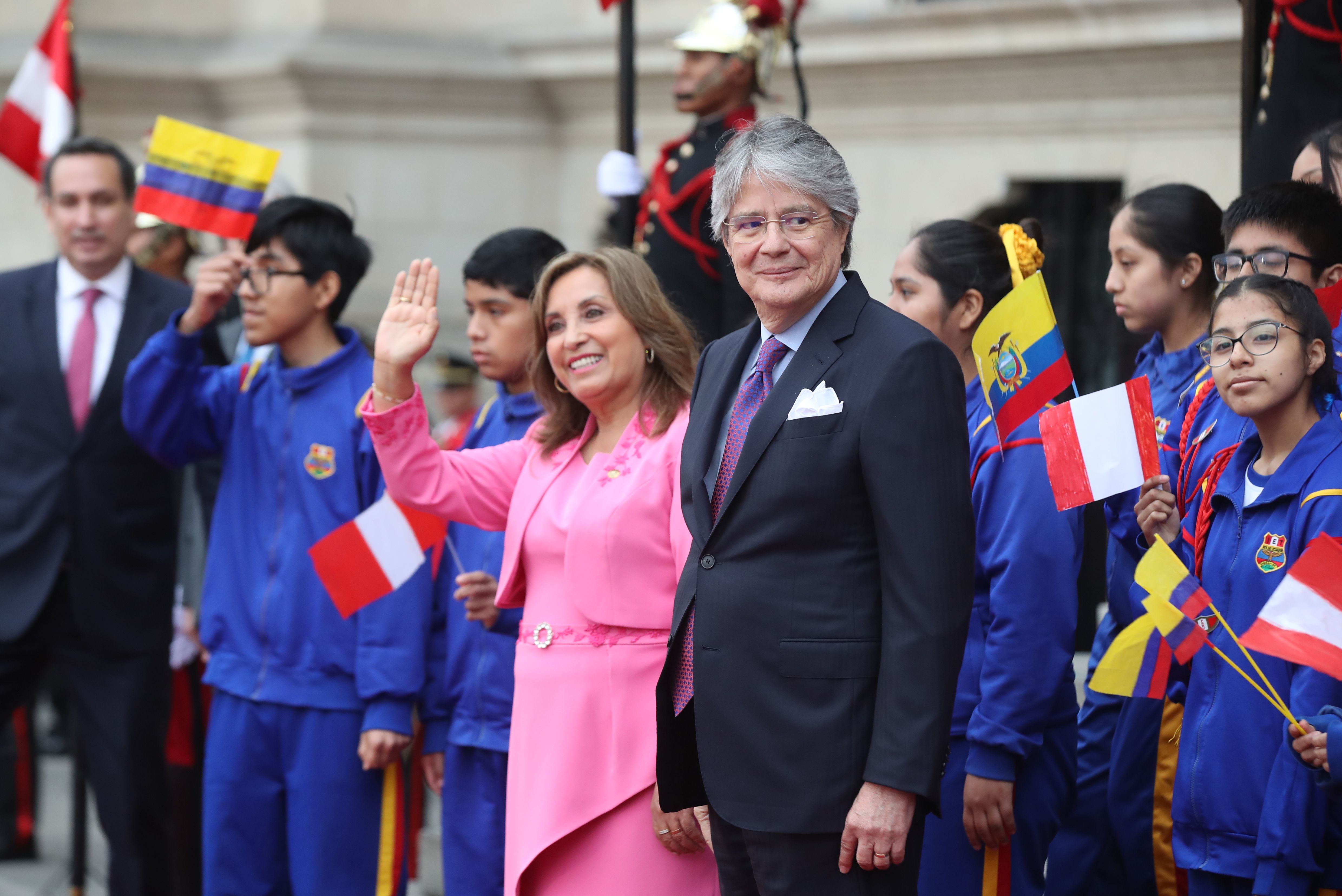 Boluarte y Lasso ratifican lazos de amistad y cooperación entre Perú y Ecuador