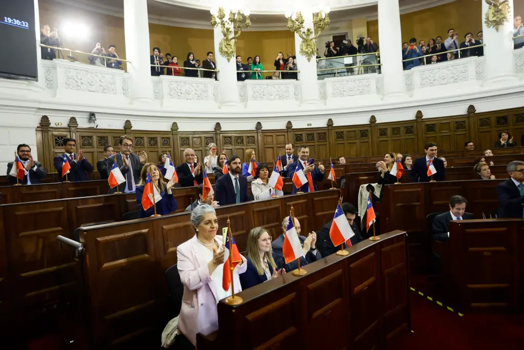 Consejo chileno aprueba la propuesta de nueva Constitución que se plebiscitará en diciembre