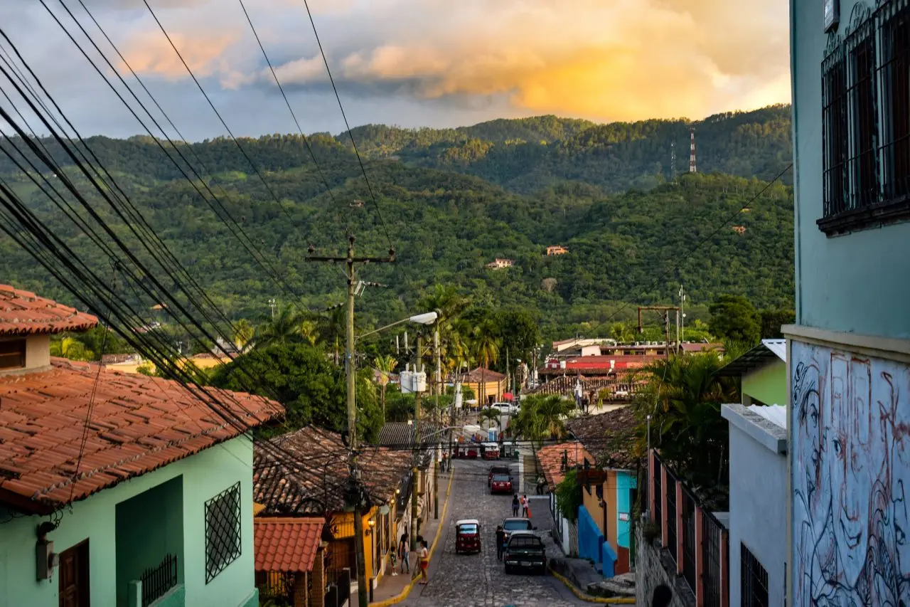 Honduras prevé un crecimiento económico de entre el 3,5 y 4,5 % para 2024 y 2025