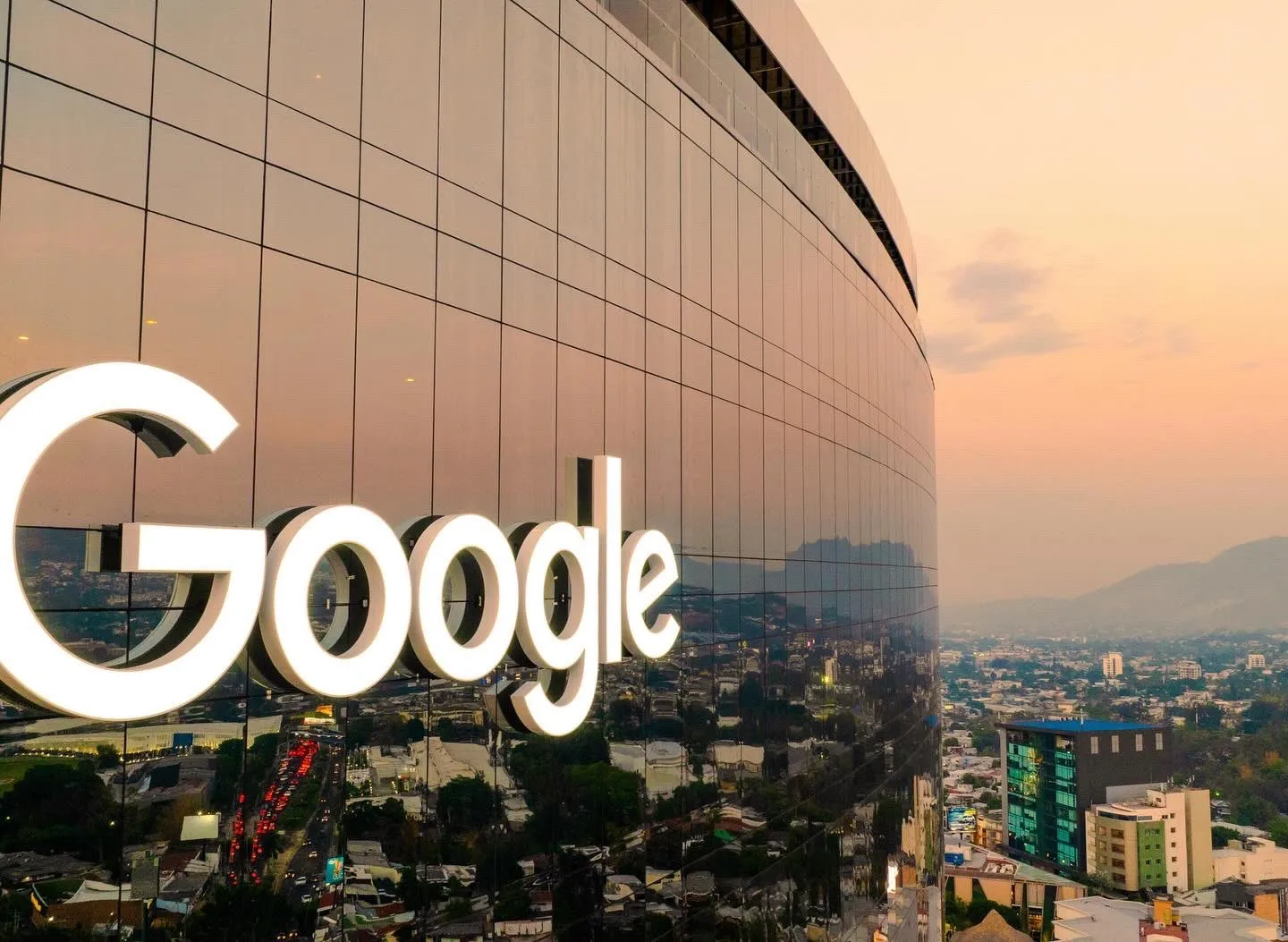 Google abre oficinas en El Salvador