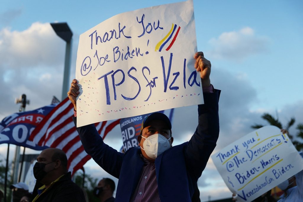 ¿Por qué solo 1 de cada 3 venezolanos elegibles aplica para el TPS en EE UU?