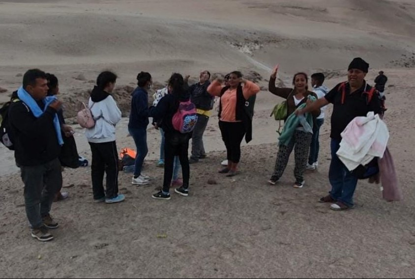 Así rescatan a 19 venezolanos abandonados en el desierto de Perú