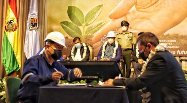 Bolivia anuncia construcción de planta de fertilizantes