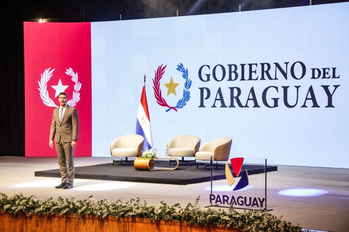 Presidente de Paraguay llama a acelerar el desarrollo económico del país 