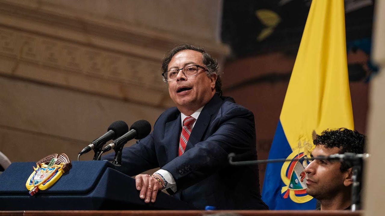 Presidente de Colombia destaca inflación de un dígito en 2023