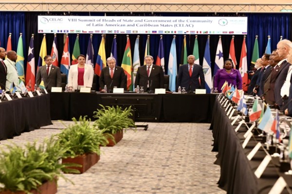 Presidentes de Cuba, Honduras y Colombia piden paz sin injerencias externas, en Cumbre CELAC