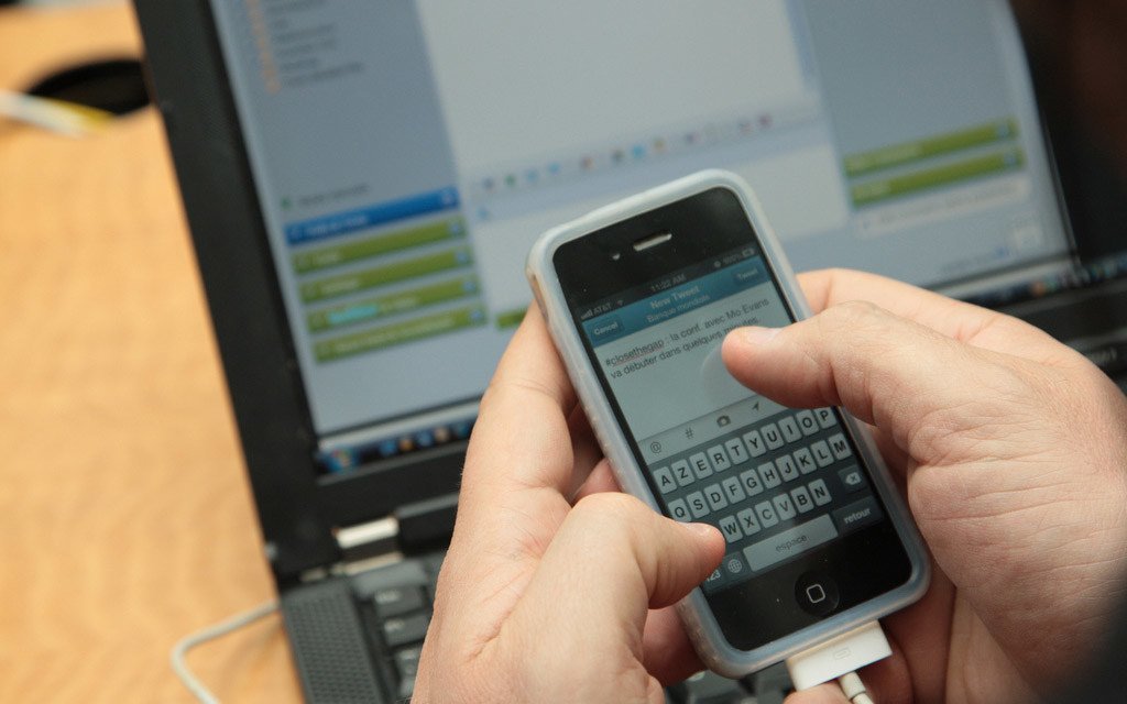 La tecnología digital abre numerosos interrogantes sobre la protección del derecho a la intimidad.